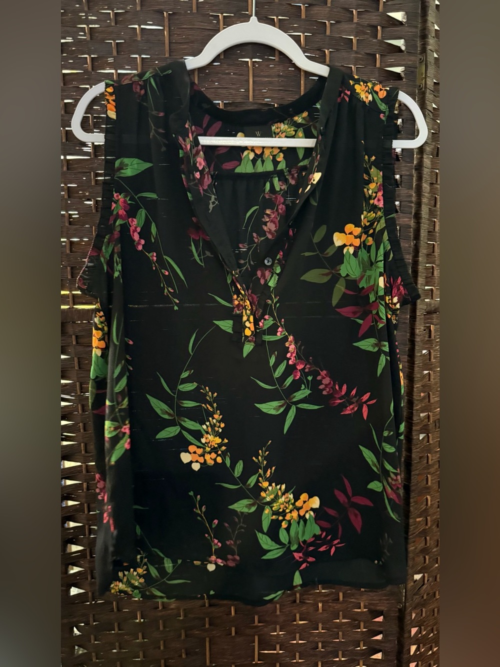 Worthington Black Floral V-Neck Sleeveless Tank